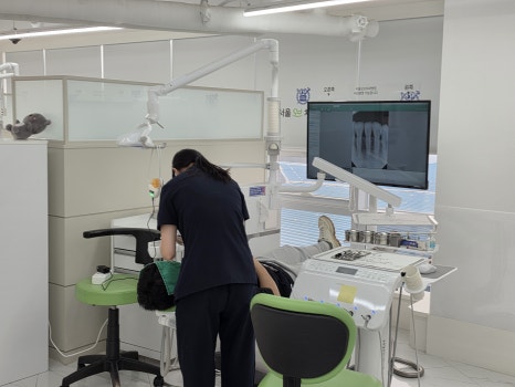 When a molar breaks, do you always need an implant? image 12