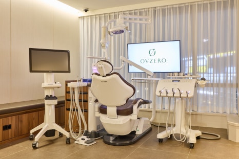 Minimally Invasive Laminate Veneers, Simultaneous Tooth Shaping with Obezero Laminate image 3