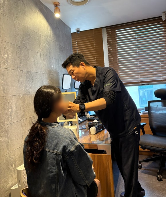 Postmenopausal Hair Loss: Why Do More Than Half of Women Experience It? image 3