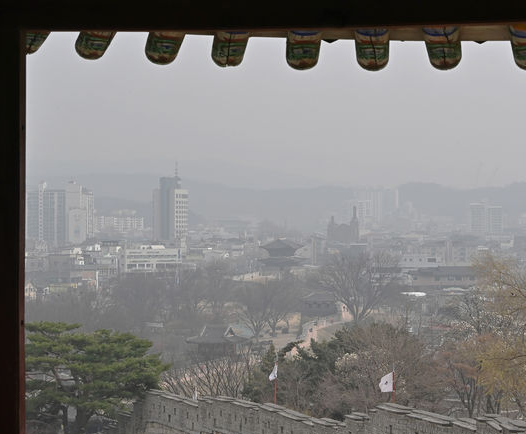 봄철 탈모 고민, 미세먼지와 황사 관련 있을까? 관련 이미지 1