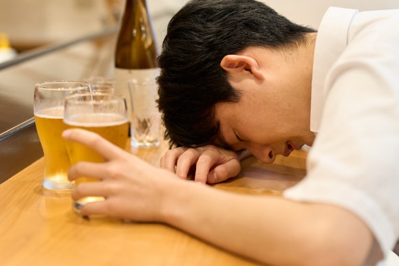 [파이낸셜 뉴스]술 한 잔에 머리카락이 훌러덩? 술과 탈모의 상관관계 관련 이미지 1
