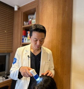 White particles stuck to the hair—could this be a sign of hair loss? image 2