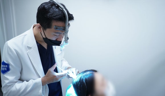 모발이식, 모낭주사 병합치료, 실제로 어떤 방식으로 진행될까? 관련 이미지 6