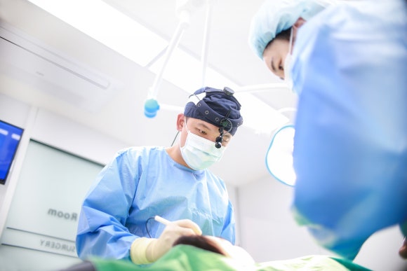 미세수술 전공한 성형외과 전문의가 말하는 &lsquo;안정적인 눈성형&rsquo;의 비결 &ndash; 임성윤 원장 Q&A 관련 이미지 2