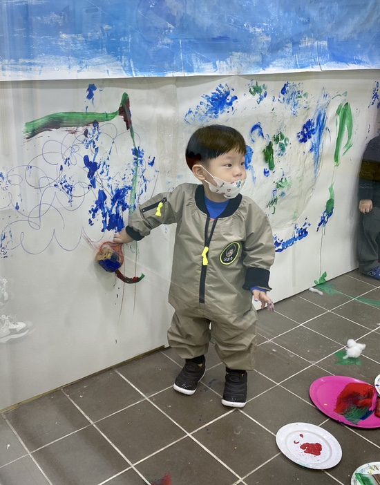 요미요미 반포교육원 : 25개월 3세아기  준수의 요미요미 퍼포먼스 미술수업 , 유아미술 관련 이미지 10