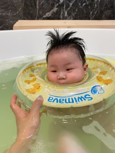 오원장의 육아일기: 스위마바 목튜브부터~ 스윔비 유아 튜브 , 구명조끼, 뽀로로 보행기 튜브까지 시기별 사용추천! &hearts;준수는 물놀이를 좋아해&hearts; 관련 이미지 43