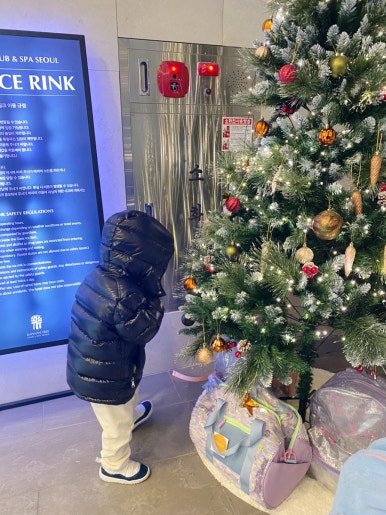 오원장의 육아일기: 반얀트리 아이스링크장 37개월아기 준수랑 첫 스케이트타기 ☃️⛸️ 관련 이미지 70