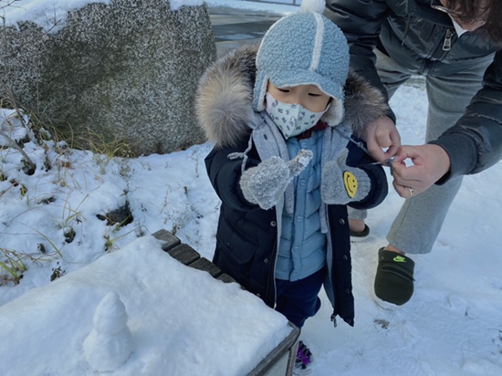겸둥이 준수의 첫 눈놀이☃️❄️☃️🐥 관련 이미지 24