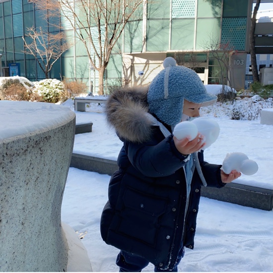 겸둥이 준수의 첫 눈놀이☃️❄️☃️🐥 관련 이미지 15