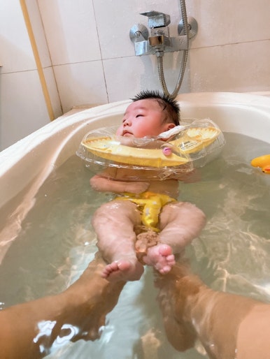 오원장의 육아일기: 스위마바 목튜브부터~ 스윔비 유아 튜브 , 구명조끼, 뽀로로 보행기 튜브까지 시기별 사용추천! &hearts;준수는 물놀이를 좋아해&hearts; 관련 이미지 26