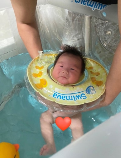 오원장의 육아일기: 스위마바 목튜브부터~ 스윔비 유아 튜브 , 구명조끼, 뽀로로 보행기 튜브까지 시기별 사용추천! &hearts;준수는 물놀이를 좋아해&hearts; 관련 이미지 2