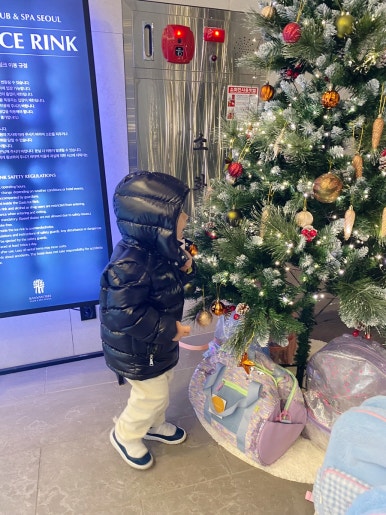 오원장의 육아일기: 반얀트리 아이스링크장 37개월아기 준수랑 첫 스케이트타기 ☃️⛸️ 관련 이미지 71