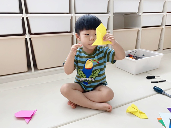 오원장의 육아일기 : 33개월아기 준수 엄마랑 우주선종이접기 아주쉬운종이접기🥰😘 관련 이미지 27