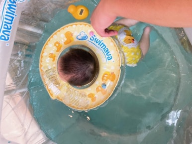 오원장의 육아일기: 스위마바 목튜브부터~ 스윔비 유아 튜브 , 구명조끼, 뽀로로 보행기 튜브까지 시기별 사용추천! &hearts;준수는 물놀이를 좋아해&hearts; 관련 이미지 8