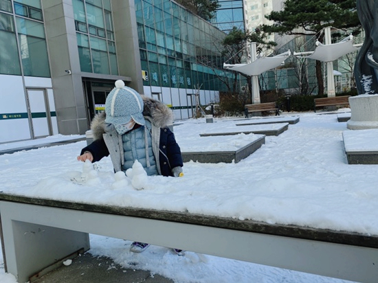 겸둥이 준수의 첫 눈놀이☃️❄️☃️🐥 관련 이미지 19