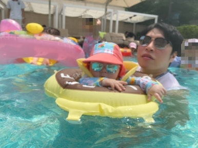 오원장의 육아일기: 스위마바 목튜브부터~ 스윔비 유아 튜브 , 구명조끼, 뽀로로 보행기 튜브까지 시기별 사용추천! &hearts;준수는 물놀이를 좋아해&hearts; 관련 이미지 38