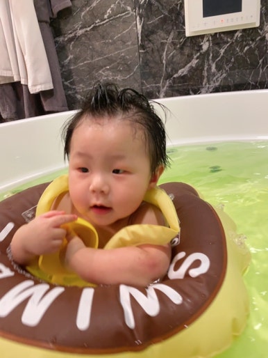 오원장의 육아일기: 스위마바 목튜브부터~ 스윔비 유아 튜브 , 구명조끼, 뽀로로 보행기 튜브까지 시기별 사용추천! &hearts;준수는 물놀이를 좋아해&hearts; 관련 이미지 49