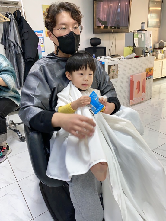 오원장의 육아일기 : 27개월아기 준수 ⭐️울지않고 이발성공🥰😘⭐️ 관련 이미지 3