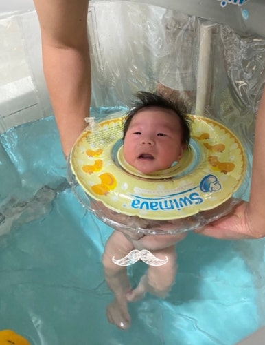 오원장의 육아일기: 스위마바 목튜브부터~ 스윔비 유아 튜브 , 구명조끼, 뽀로로 보행기 튜브까지 시기별 사용추천! &hearts;준수는 물놀이를 좋아해&hearts; 관련 이미지 1