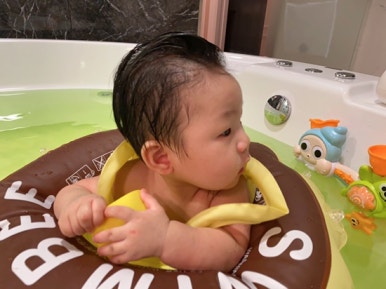 오원장의 육아일기: 스위마바 목튜브부터~ 스윔비 유아 튜브 , 구명조끼, 뽀로로 보행기 튜브까지 시기별 사용추천! &hearts;준수는 물놀이를 좋아해&hearts; 관련 이미지 48