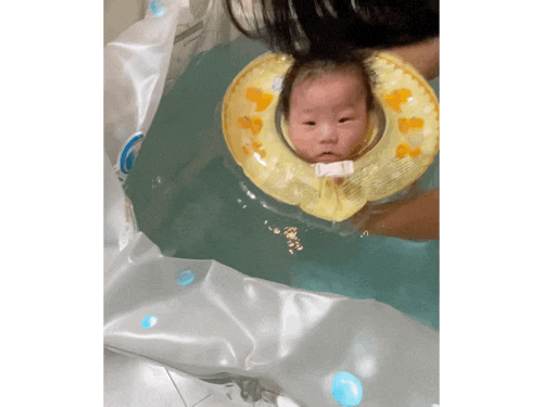 오원장의 육아일기: 스위마바 목튜브부터~ 스윔비 유아 튜브 , 구명조끼, 뽀로로 보행기 튜브까지 시기별 사용추천! &hearts;준수는 물놀이를 좋아해&hearts; 관련 이미지 3