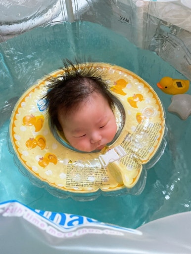 오원장의 육아일기: 스위마바 목튜브부터~ 스윔비 유아 튜브 , 구명조끼, 뽀로로 보행기 튜브까지 시기별 사용추천! &hearts;준수는 물놀이를 좋아해&hearts; 관련 이미지 7