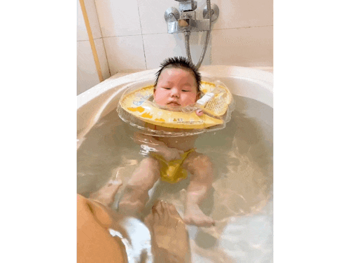 오원장의 육아일기: 스위마바 목튜브부터~ 스윔비 유아 튜브 , 구명조끼, 뽀로로 보행기 튜브까지 시기별 사용추천! &hearts;준수는 물놀이를 좋아해&hearts; 관련 이미지 24