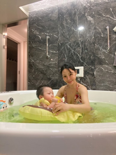 오원장의 육아일기: 스위마바 목튜브부터~ 스윔비 유아 튜브 , 구명조끼, 뽀로로 보행기 튜브까지 시기별 사용추천! &hearts;준수는 물놀이를 좋아해&hearts; 관련 이미지 52