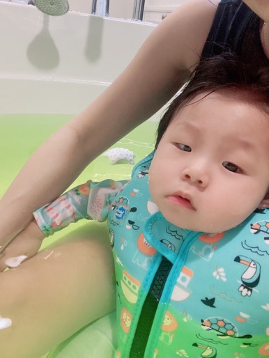 오원장의 육아일기: 스위마바 목튜브부터~ 스윔비 유아 튜브 , 구명조끼, 뽀로로 보행기 튜브까지 시기별 사용추천! &hearts;준수는 물놀이를 좋아해&hearts; 관련 이미지 58