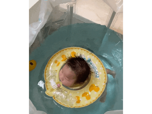 오원장의 육아일기: 스위마바 목튜브부터~ 스윔비 유아 튜브 , 구명조끼, 뽀로로 보행기 튜브까지 시기별 사용추천! &hearts;준수는 물놀이를 좋아해&hearts; 관련 이미지 4