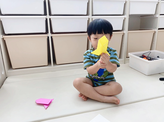 오원장의 육아일기 : 33개월아기 준수 엄마랑 우주선종이접기 아주쉬운종이접기🥰😘 관련 이미지 1