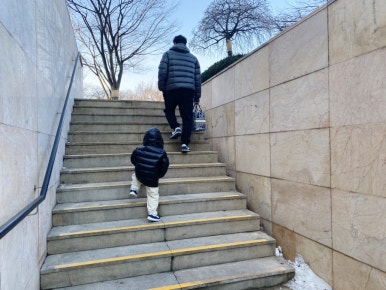 오원장의 육아일기: 반얀트리 아이스링크장 37개월아기 준수랑 첫 스케이트타기 ☃️⛸️ 관련 이미지 68
