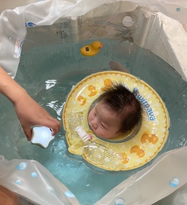 오원장의 육아일기: 스위마바 목튜브부터~ 스윔비 유아 튜브 , 구명조끼, 뽀로로 보행기 튜브까지 시기별 사용추천! &hearts;준수는 물놀이를 좋아해&hearts; 관련 이미지 5