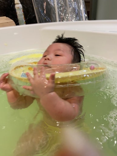 오원장의 육아일기: 스위마바 목튜브부터~ 스윔비 유아 튜브 , 구명조끼, 뽀로로 보행기 튜브까지 시기별 사용추천! &hearts;준수는 물놀이를 좋아해&hearts; 관련 이미지 44