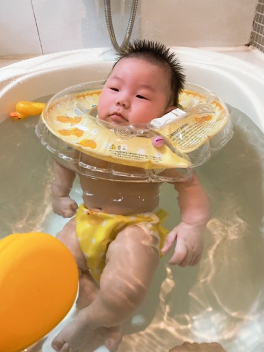 오원장의 육아일기: 스위마바 목튜브부터~ 스윔비 유아 튜브 , 구명조끼, 뽀로로 보행기 튜브까지 시기별 사용추천! &hearts;준수는 물놀이를 좋아해&hearts; 관련 이미지 25