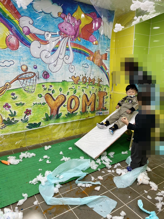 요미요미 반포교육원 : 25개월 3세아기  준수의 요미요미 퍼포먼스 미술수업 , 유아미술 관련 이미지 35