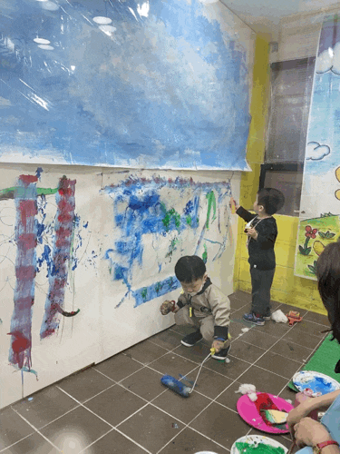 요미요미 반포교육원 : 25개월 3세아기  준수의 요미요미 퍼포먼스 미술수업 , 유아미술 관련 이미지 14