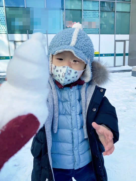 겸둥이 준수의 첫 눈놀이☃️❄️☃️🐥 관련 이미지 20