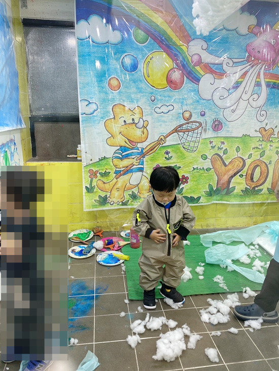 요미요미 반포교육원 : 25개월 3세아기  준수의 요미요미 퍼포먼스 미술수업 , 유아미술 관련 이미지 21