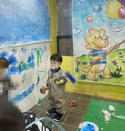 요미요미 반포교육원 : 25개월 3세아기  준수의 요미요미 퍼포먼스 미술수업 , 유아미술 관련 이미지 15