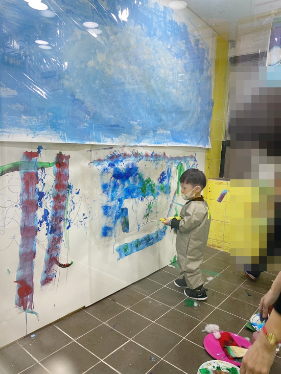 요미요미 반포교육원 : 25개월 3세아기  준수의 요미요미 퍼포먼스 미술수업 , 유아미술 관련 이미지 18