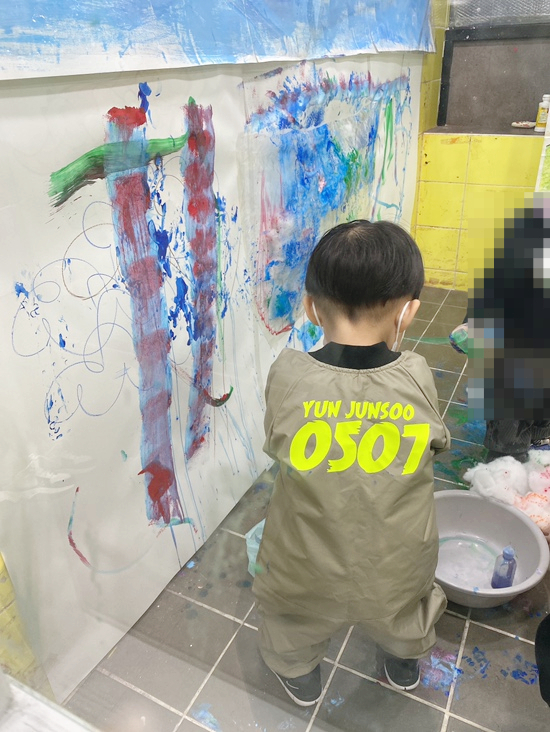요미요미 반포교육원 : 25개월 3세아기  준수의 요미요미 퍼포먼스 미술수업 , 유아미술 관련 이미지 28