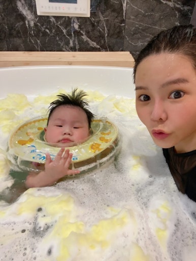 오원장의 육아일기: 스위마바 목튜브부터~ 스윔비 유아 튜브 , 구명조끼, 뽀로로 보행기 튜브까지 시기별 사용추천! &hearts;준수는 물놀이를 좋아해&hearts; 관련 이미지 40