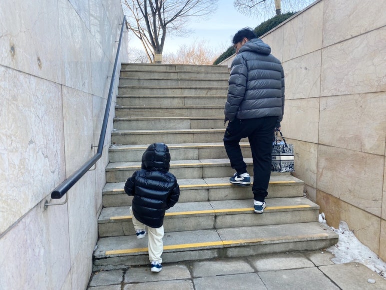오원장의 육아일기: 반얀트리 아이스링크장 37개월아기 준수랑 첫 스케이트타기 ☃️⛸️ 관련 이미지 66