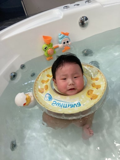 오원장의 육아일기: 스위마바 목튜브부터~ 스윔비 유아 튜브 , 구명조끼, 뽀로로 보행기 튜브까지 시기별 사용추천! &hearts;준수는 물놀이를 좋아해&hearts; 관련 이미지 46