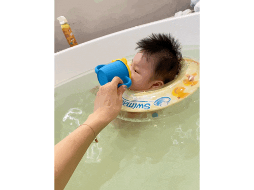 오원장의 육아일기: 스위마바 목튜브부터~ 스윔비 유아 튜브 , 구명조끼, 뽀로로 보행기 튜브까지 시기별 사용추천! &hearts;준수는 물놀이를 좋아해&hearts; 관련 이미지 34