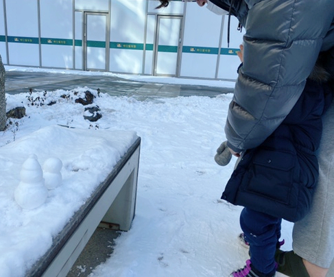 겸둥이 준수의 첫 눈놀이☃️❄️☃️🐥 관련 이미지 22