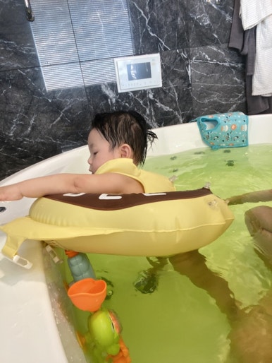 오원장의 육아일기: 스위마바 목튜브부터~ 스윔비 유아 튜브 , 구명조끼, 뽀로로 보행기 튜브까지 시기별 사용추천! &hearts;준수는 물놀이를 좋아해&hearts; 관련 이미지 54