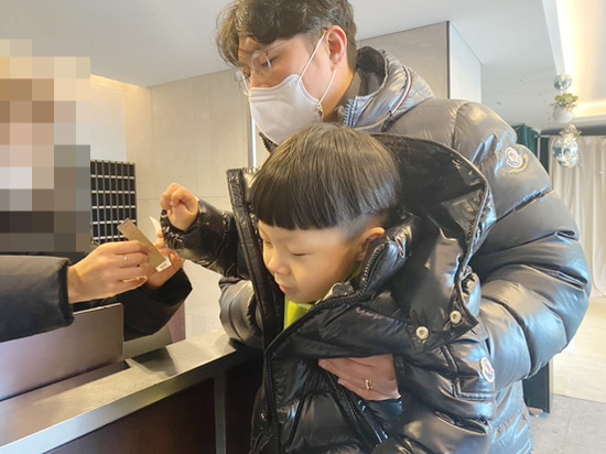 오원장의 육아일기: 반얀트리 아이스링크장 37개월아기 준수랑 첫 스케이트타기 ☃️⛸️ 관련 이미지 5