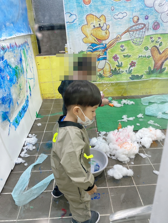 요미요미 반포교육원 : 25개월 3세아기  준수의 요미요미 퍼포먼스 미술수업 , 유아미술 관련 이미지 27